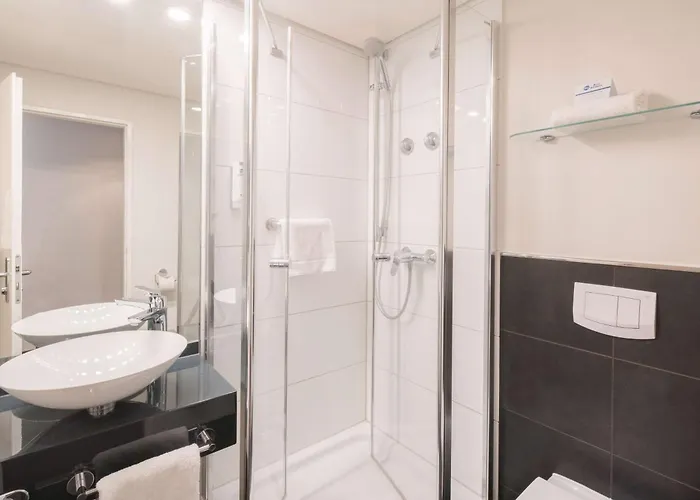 Western International Hotel 3*