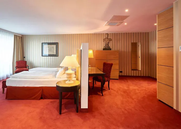 Western International Hotel