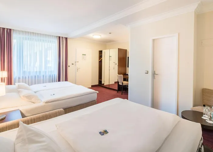 Western International Hotel