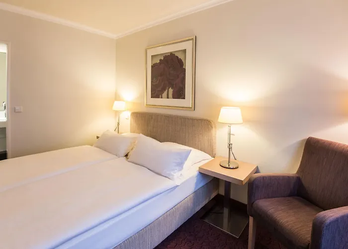 Western International Hotel 3*